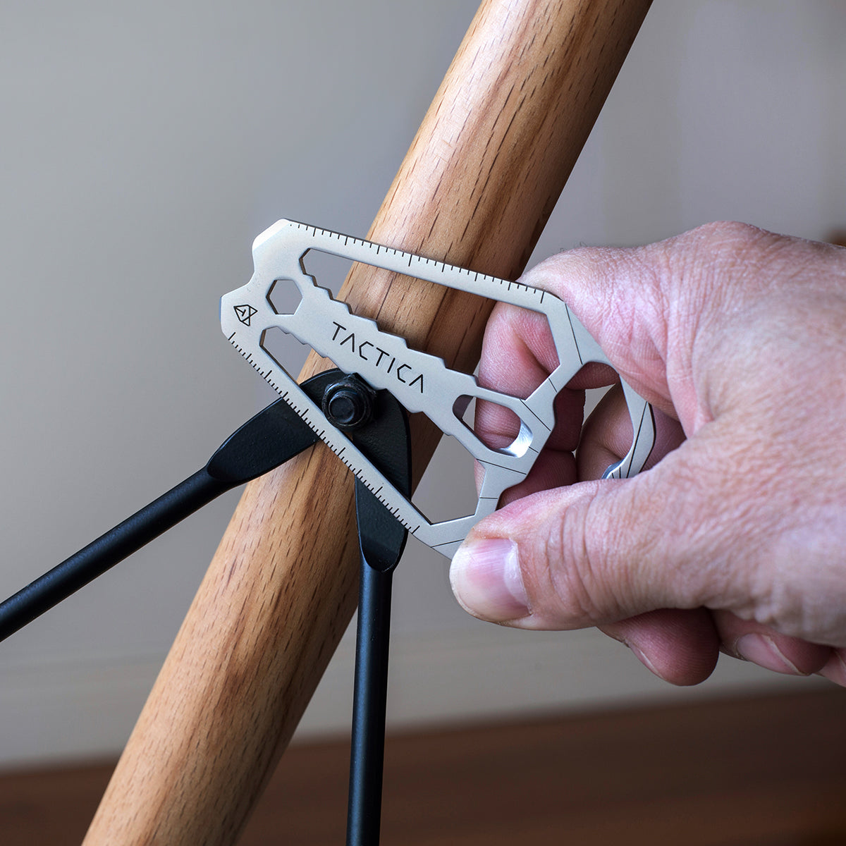 M010 being used as a portable multitool wrench